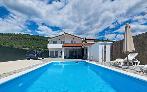 Ivana: Piscine, Loisir, Recours, Hôtel