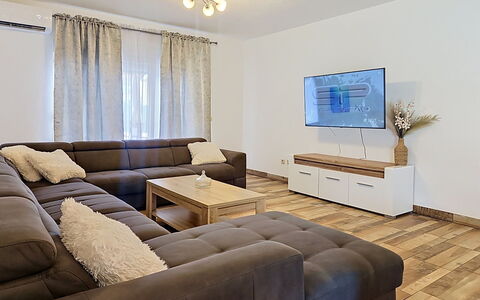 Ivana: Meubles, Design Intérieur, Sol, Canapé, Sol, Bois, Parquet, Salon, Pièce, Domicile