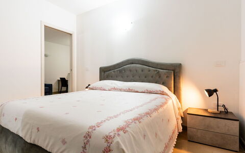 Casa Dell'Ulivo: Lit, Meubles, Literie, Design Intérieur, Chambre, Drap De Lit, Sol, Mur, Bois, Sol
