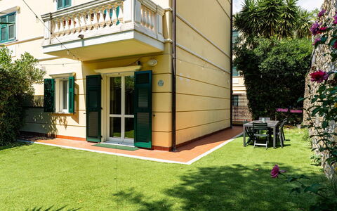 Casa Dell'Ulivo: Domicile, Appartement, Balcon, Condominium, Pelouse, Cour, Aménagement Paysager, Arrière-Cour, Plante D'Appartement, Hôtel