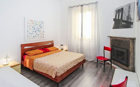 Verbania 695: Lit, Meubles, Design Intérieur, Chambre, Sol, Sol, Drap De Lit, Literie, Pièce, Bois