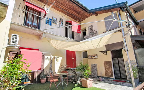 Verbania 695: Balcon, Ombre, Pot De Fleur, Plante D'Appartement, Cour, Chaise, Store