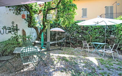 Verbania 695: Meubles, Mobilier De Jardin, Chaise, Tableau De Plein Air, Arrière-Cour, Cour, Jardin, Ombre, Cour, Plante D'Appartement