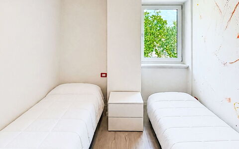 Federica: Mur, Sol, Sol, Design Intérieur, Chambre, Appartement, Lit, Pièce, Plafond, Literie