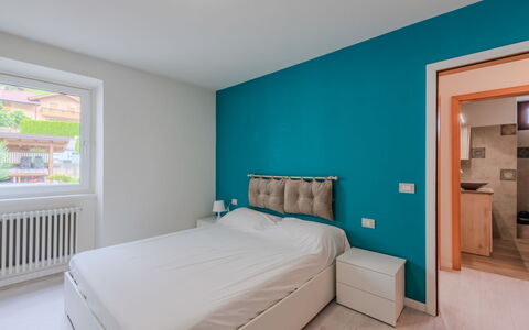 Federica: Design Intérieur, Chambre, Lit, Mur, Meubles, Sol, Sol, Bois, Plafond, Drap De Lit