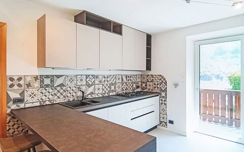 Federica: Sol, Cuisine, Design Intérieur, Mur, Bois, Sol, Comptoir, Plafond, Pièce, Domicile