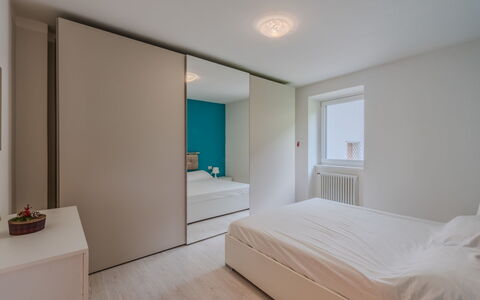 Federica: Design Intérieur, Mur, Sol, Sol, Bois, Meubles, Chambre, Pièce, Plafond, Lit