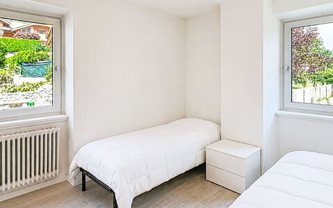 Federica: Bois, Sol, Chambre, Sol, Design Intérieur, Appartement, Lit, Plafond, Drap De Lit, Pièce