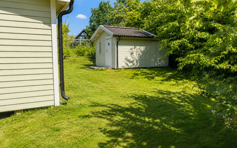 Jennys Pärla: Herbe, Arbuste, Maison, Jardin, Siding, Lot Terre, Domicile, Pelouse, Couverture De Sol, Chalet