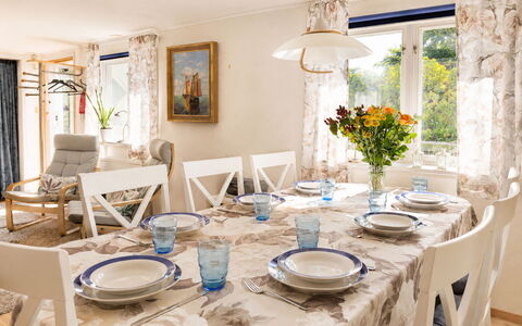 Jennys Pärla: Meubles, Design Intérieur, Salle À Manger, Table, Chaise, Table Cuisine Et Salle A Manger, Bois, Sol, Vaisselle, Textile