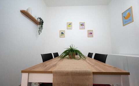 Sole Mare Sicilia: Meubles, Mur, Design Intérieur, Bois, Table, Sol, Table Cuisine Et Salle A Manger, Sol, Éclairage, Salle À Manger