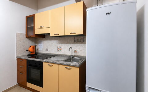 Sole Mare Sicilia: Appareil De Cuisine, Cuisine, Principaux Appliance, Cabinetry, Bois, Comptoir, Électroménager, Cuisinière, Pièce, Design Intérieur