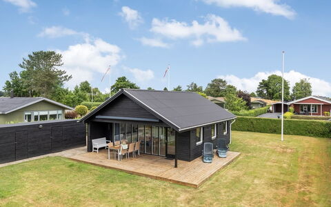 Solvey - 700M from the Sea: Toit, Maison, Domicile, Chalet, Siding, Ombre, Jardin, Pelouse, Conception, Biens