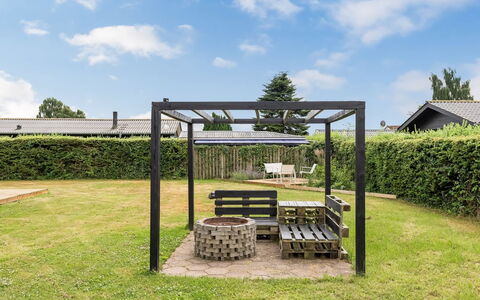 Solvey - 700M from the Sea: Ombre, Jardin, Structure En Plein Air, Pergola, Mobilier De Jardin, Pelouse, Belvédère, Cour, Pavillon, Arrière-Cour