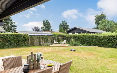 Solvey - 700M from the Sea: Arbuste, Maison, Domicile, Toit, Lot Terre, Jardin, Ombre, Chalet, Pelouse, Couverture De Sol