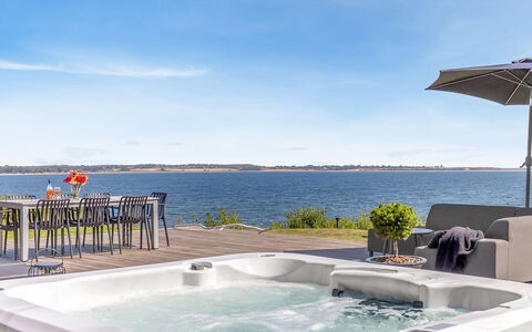Lin - 80M from the Sea: Baignoire, Luminaire Plomberie, Loisir, Mobilier De Jardin, Piscine, Jacuzzi, Parapluie, Recours, Conception