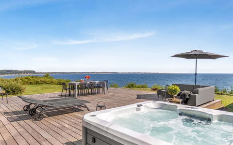 Lin - 80M from the Sea: Piscine, Recours, Mobilier De Jardin, Loisir, Plate-Forme, Eco Hôtel, Océan, Conception, Hôtel, Chaise