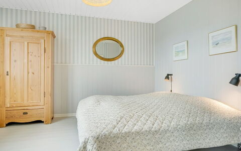 Filine - 100M from the Sea: Chambre, Design Intérieur, Lit, Bois, Plafond, Literie, Luminaire, Textile, Sol, Meubles