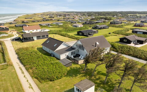 Filine - 100M from the Sea: Domicile, Zone Résidentielle, Toit, Maison, Architecture, Paysage, Lot Terre, Biens, Chalet, Banlieue