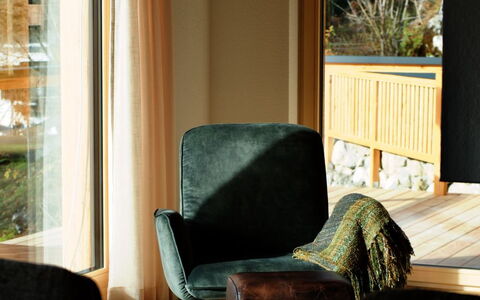 Kaiserchalet: Bois, Meubles, Design Intérieur, Sol, Salon, Chaise, Matériau Naturel, Lampe, Club Président, Dur