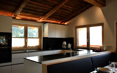 Kaiserchalet: Cuisine, Meubles, Design Intérieur, Sol, Comptoir, Bois, Plafond, Cabinetry, Sol, Domicile