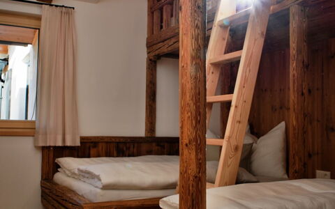 Kaiserchalet: Bois, Design Intérieur, Meubles, Lit, Plafond, Sol, Chambre, Pièce, Tache De Bois, Dur