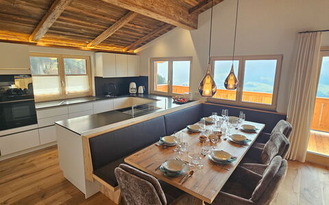 Kaiserchalet: Design Intérieur, Meubles, Bois, Sol, Plafond, Sol, Cuisine, Pièce, Luminaire, Domicile