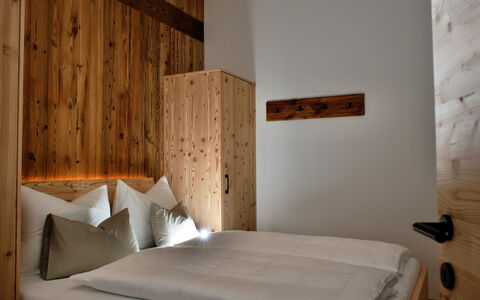 Kaiserchalet: Bois, Chambre, Tache De Bois, Dur, Literie, Planche, Cadre De Lit, Lit, Drap De Lit, Contre-Plaqué