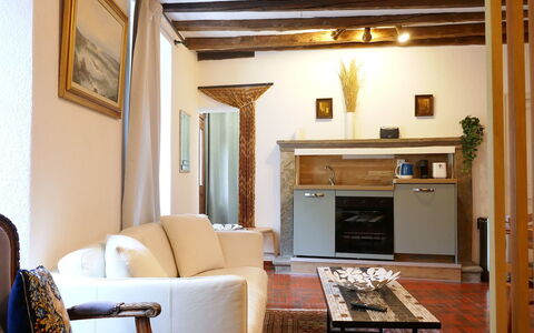 Ludiano 25: Meubles, Design Intérieur, Sol, Mur, Canapé, Sol, Bois, Pièce, Plafond, Salon