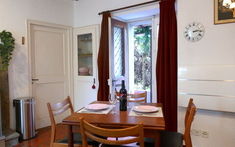 Ludiano 25: Meubles, Bois, Sol, Design Intérieur, Salle À Manger, Table, Table Cuisine Et Salle A Manger, Chaise, Sol, Éclairage