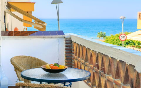 La Mar Serena: Meubles, Mer, Ombre, Balcon, Mobilier De Jardin, Océan, Tache De Bois, Recours, Chaise, Plage