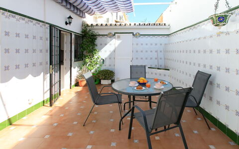 La Mar Serena: Meubles, Sol, Sol, Chaise, Tableau De Plein Air, Mobilier De Jardin, Table Cuisine Et Salle A Manger, Plante D'Appartement, Balcon, Pot De Fleur