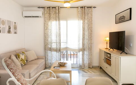 La Mar Serena: Meubles, Design Intérieur, Sol, Bois, Sol, Plafond, Canapé, Pièce, Salon, Table