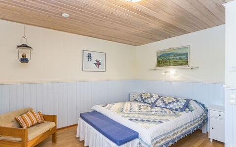 Hakojärventie 3B: Design Intérieur, Bois, Meubles, Sol, Chambre, Sol, Plafond, Lit, Pièce, Drap De Lit