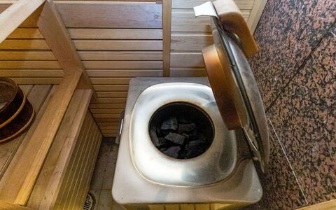 Hakojärventie 3B: Siège De Toilette, Plomberie, Toilette, Salle De Bains, Luminaire Plomberie, Dur, Tache De Bois