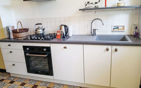 Puys-Richards: Cuisine, Appareil De Cuisine, Comptoir, Principaux Appliance, Électroménager, Cabinetry, Sol, Cuisinière, Le Fourneau, Gaz Poele