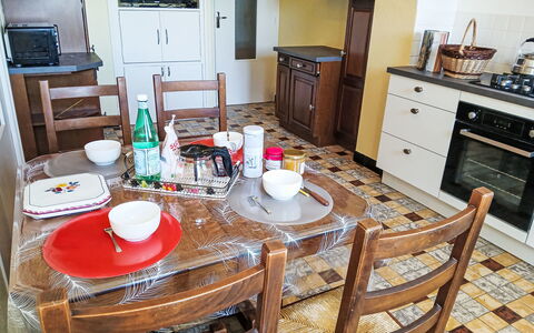 Puys-Richards: Meubles, Sol, Design Intérieur, Principaux Appliance, Bois, Appareil De Cuisine, Sol, Cuisine, Table Cuisine Et Salle A Manger, Cabinetry