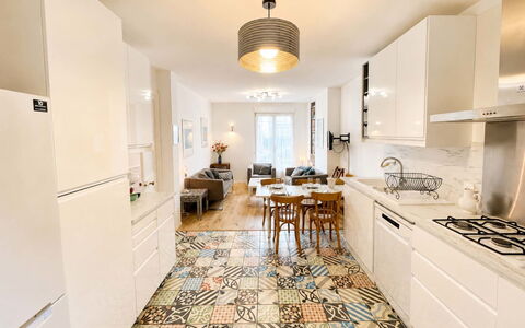 Petite Normandie: Sol, Sol, Cuisine, Meubles, Design Intérieur, Bois, Comptoir, Parquet, Cabinetry, Tuile