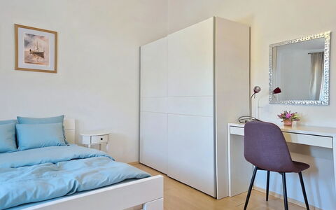 Marija: Meubles, Design Intérieur, Mur, Bois, Sol, Sol, Lit, Chambre, Pièce, Cabinetry