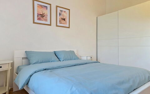 Marija: Meubles, Chambre, Bois, Lit, Design Intérieur, Sol, Sol, Pièce, Drap De Lit, Literie