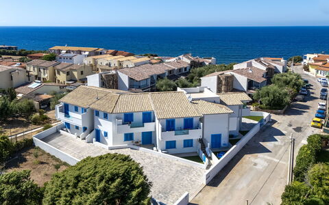 Valledoria 31: Bleu, Zone Résidentielle, Architecture, Domicile, Design Urbain, Balcon, Mer, Banlieue, Biens, Appartement