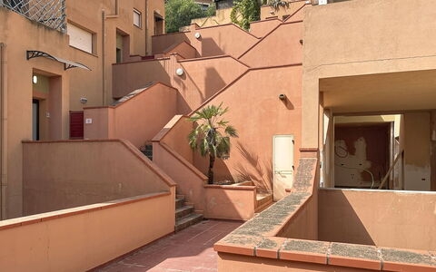 Habitat: Architecture, Zone Résidentielle, Appartement, Domicile, Design Urbain, Escaliers, Balcon, Conception, Plâtre