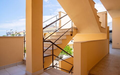 Mariposa: Balustrade, Appartement, Balcon, Tache De Bois, Daylighting, Escaliers