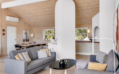 Isbiorn - 800M from the Sea: Bois, Meubles, Design Intérieur, Canapé, Salon, Sol, Plafond, Pièce, Sol, Domicile