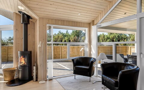 Isbiorn - 800M from the Sea: Sol, Bois, Sol, Plafond, Design Intérieur, Parquet, Domicile, Porte, Porche, Dur