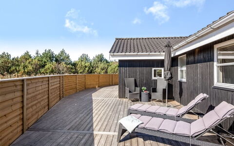 Isbiorn - 800M from the Sea: Bois, Parquet, Dur, Planche, Plate-Forme, Domicile, Composite, Tache De Bois, Porche, Ombre
