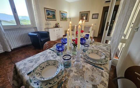 Alla Terrazza sul Fiume: Meubles, Vaisselle, Table, Nappe De Table, Salle À Manger, Design Intérieur, Textile, Table Cuisine Et Salle A Manger, Serveware, Vaisselle