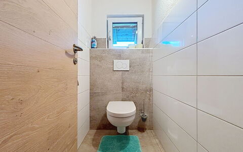 Alpenblick: Sol, Sol, Toilette, Siège De Toilette, Salle De Bains, Luminaire Plomberie, Design Intérieur, Tuile, Plomberie