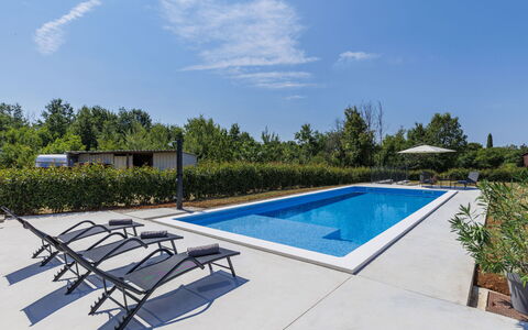 Eroa: Piscine, Mobilier De Jardin, Recours, Composite, Jardin, Ombre, Eco Hôtel, Aménagement Paysager, Balancelle, Chaise