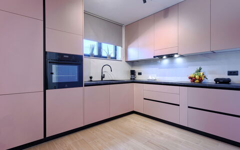 Eroa: Bois, Cuisine, Design Intérieur, Cabinetry, Principaux Appliance, Comptoir, Appareil De Cuisine, Cuisinière, Tache De Bois, Conception